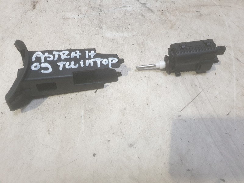 CENTRALE VERGRENDELING TANKKLEP Opel Astra H Twin Top (L67), Gebruikt, Opel, Opel Automobile GmbH, Kontakt-opel@opel.com