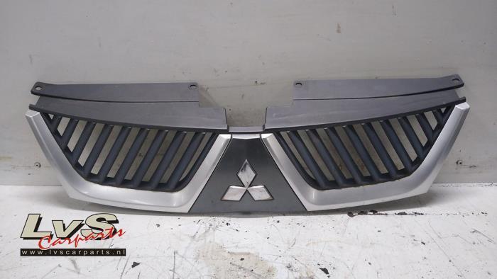 Calandre d'un Mitsubishi Outlander, -, 3 mois de garantie, Utilisé, Mitsubishi