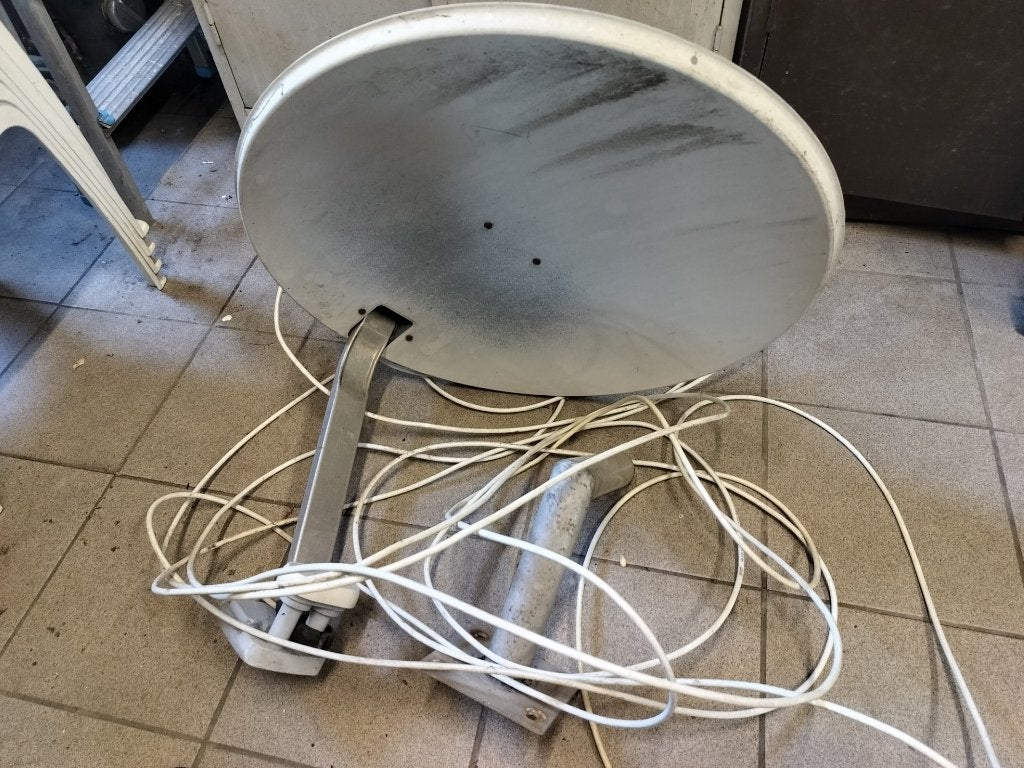 Schotelantenne met houder en decoder VTVlaanderen, Audio, Tv en Foto, Schotelantennes, Ophalen, Gebruikt, (Schotel)antenne