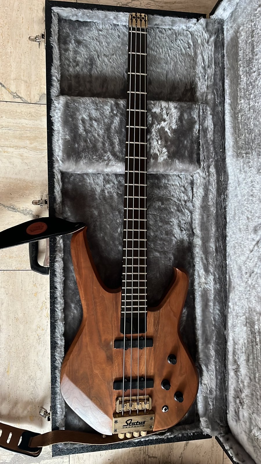 Status graphite S3000, 1987, OHSC, Musique & Instruments, Instruments à corde | Guitares | Basses, Utilisé, Électrique, Enlèvement