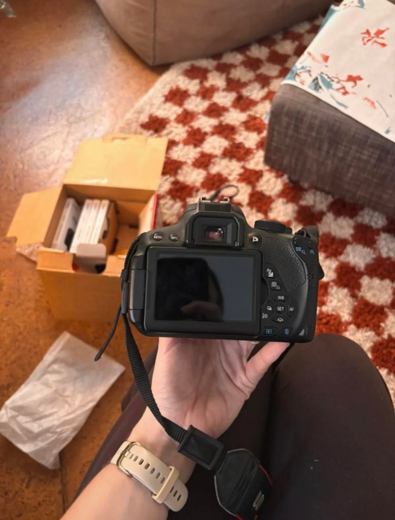 Canon EOS 700D body + lens, Audio, Tv en Foto, Fotocamera's Digitaal, Ophalen of Verzenden, Zo goed als nieuw, Canon