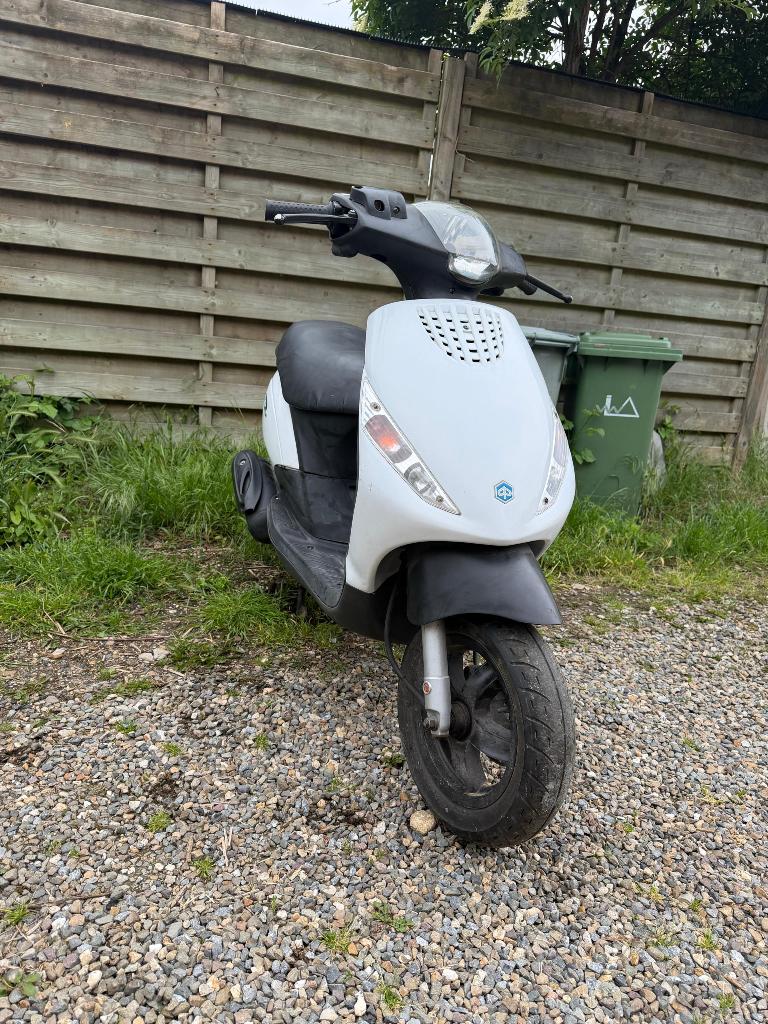 Piaggio zip 4t B klasse, Fietsen en Brommers, Scooters | Piaggio, Ophalen, Zip, Benzine
