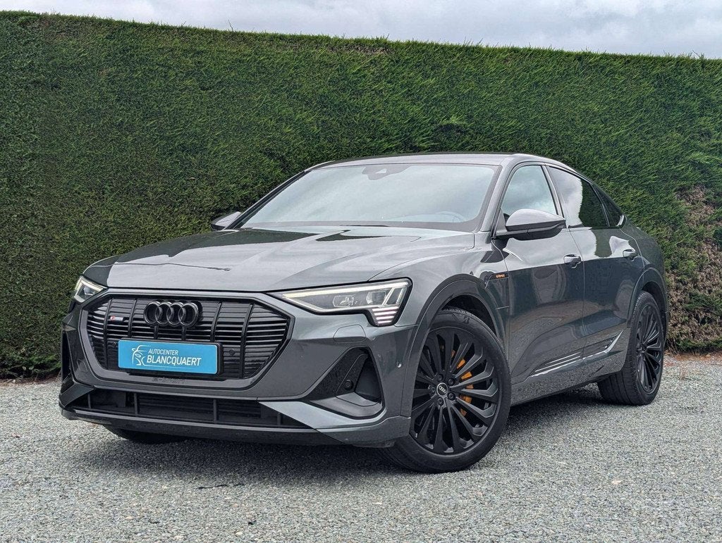 Audi Q8 e-tron (Q8) Sportback 2x s-line - trekhaak - camera, Auto's, Automaat, 230 kW, Gebruikt, Zwart
