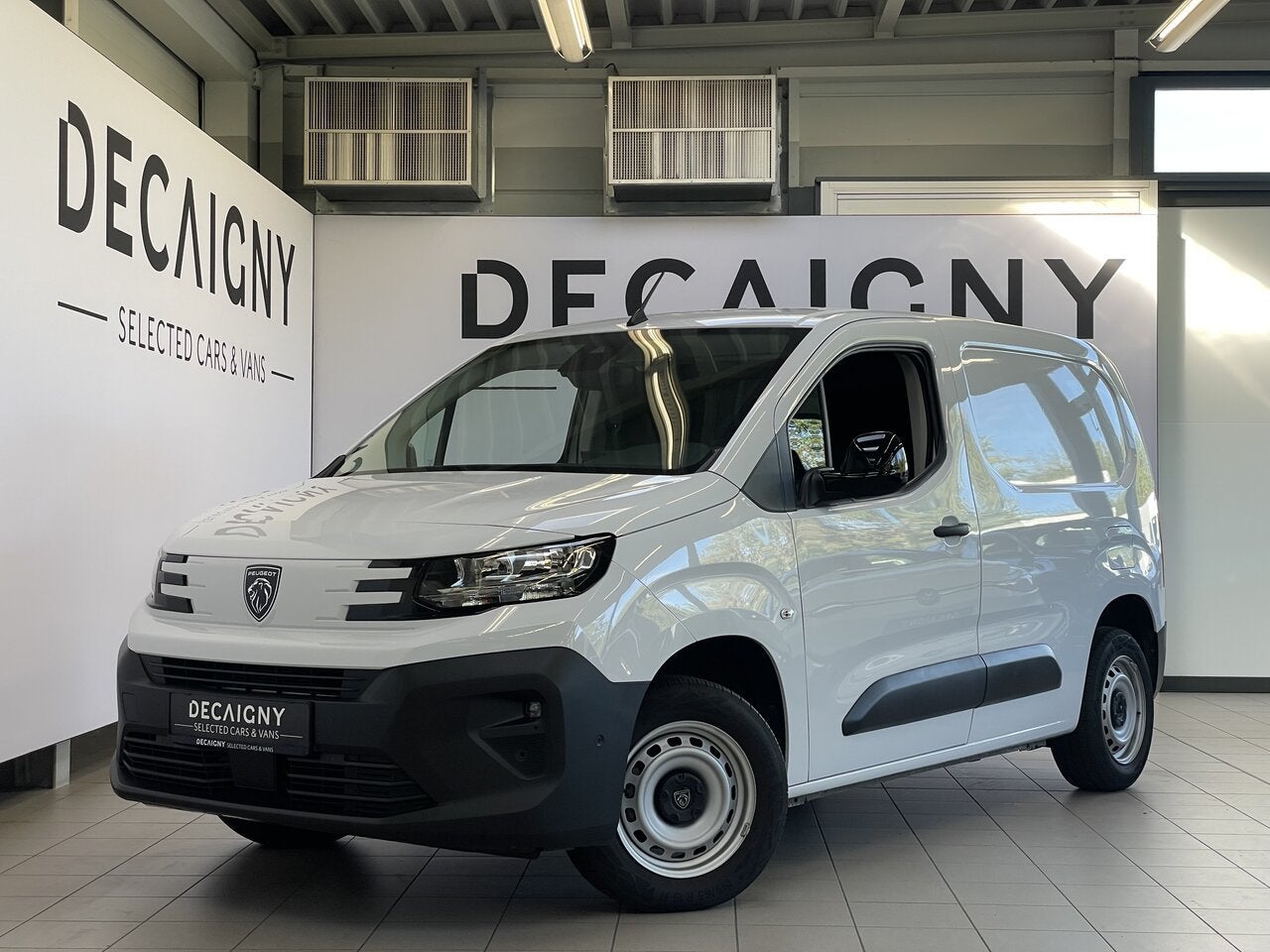 Peugeot Partner 1.2T L1H1 *Camera*Vloer & Wanden*Navigatie, Autos, Achat, Euro 6, Entreprise, Noir