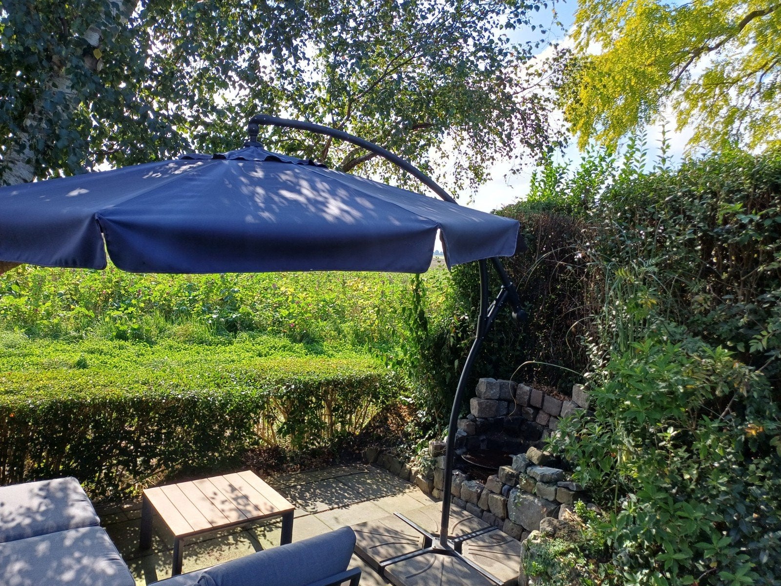 Madison zweefparasol incl. parasolvoet & 4x parasoltegels, Tuin en Terras, Ophalen, Verstelbaar, 3 tot 4 meter, Zweefparasol