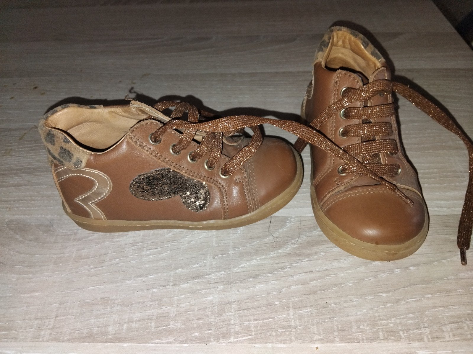 Chaussure fille en cuir pointure 23, Kinderen en Baby's, Kinderkleding | Schoenen en Sokken, Ophalen