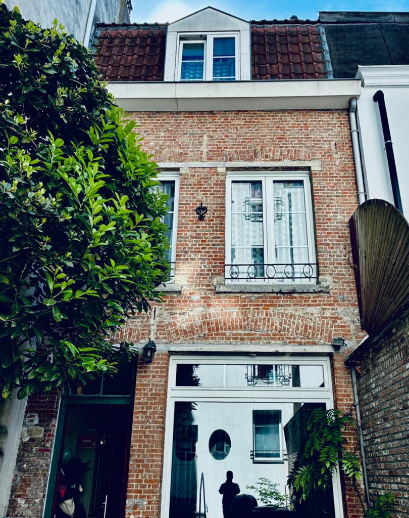 1 bed 1 bath Charming Townhouse in heart of Brussels, Immo, Maisons à louer, Par agence ou courtier, 90 m², 0 UC, Maison individuelle