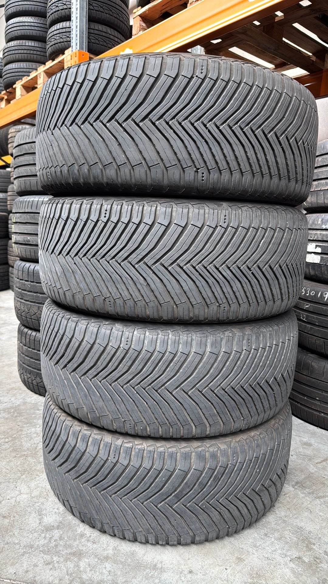2554519 255/45/19 255/45R19 4seasonbanden merk Michelin, Ophalen