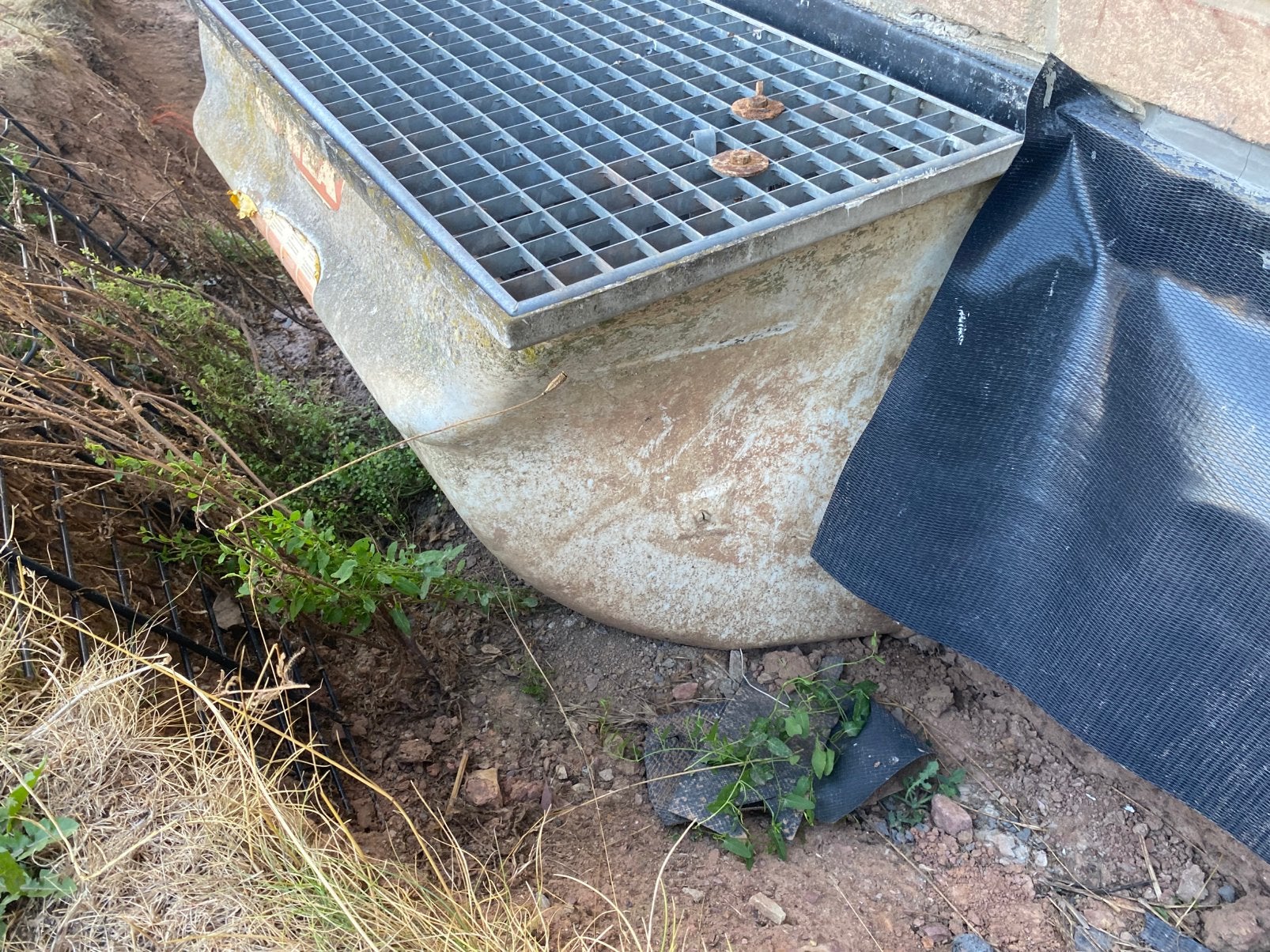 Régausse de soupirail avec grille galvanisée, Enlèvement, Comme neuf