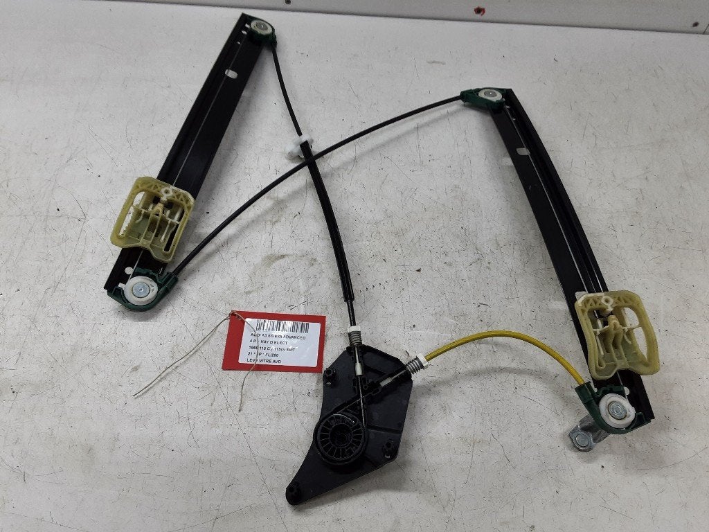 RAAMMECHANIEK RECHTS VOOR Audi A3 Sportback (8YA), Gebruikt, Mevr. I. Hauben, Audi, Rue de l'Espoir 34 34
4030  GRIVEGNÉE, BE