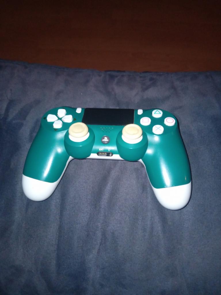 Ps4 met controller en lader plus samsung tv met afstand, Ophalen of Verzenden, Controller