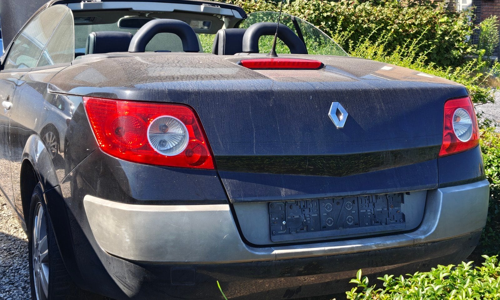 megane cabrio  CARMANN lage km stand goed werkend dak, Auto's, 4 zetels, Zwart, Cabriolet, 1600 cc