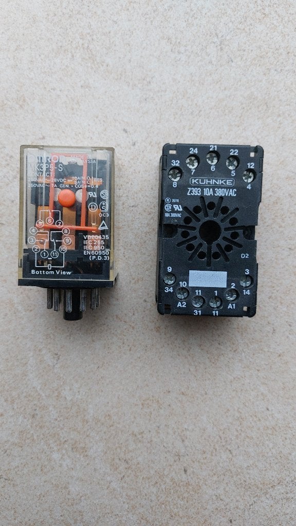 relais OMRON 24v dc 3 pol 10A, Elektronische apparatuur, Ophalen, Nieuw