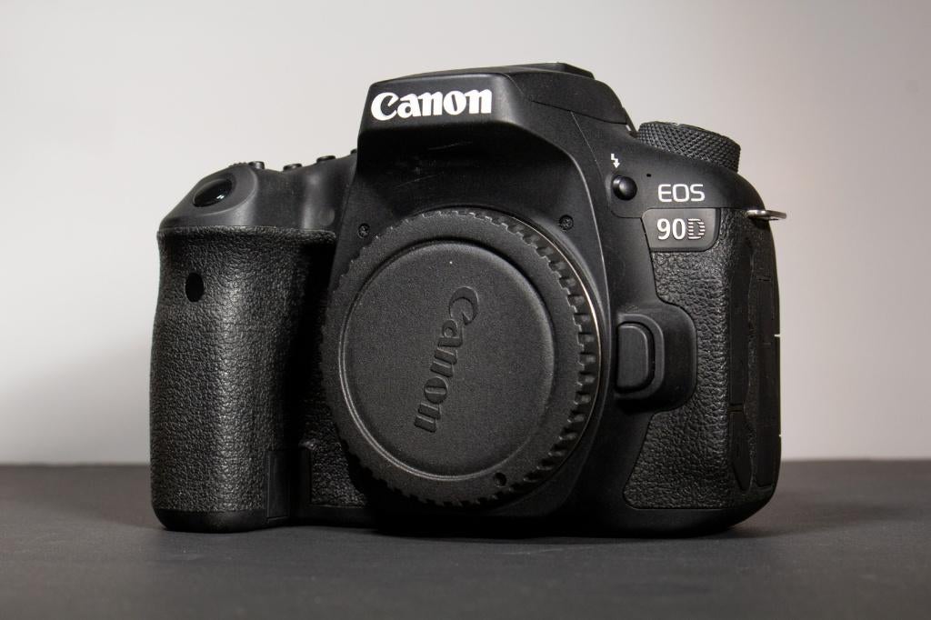 90D le dernier reflex apsc canon 4900 clics état Neuf, Canon, Comme neuf, Enlèvement, Reflex miroir