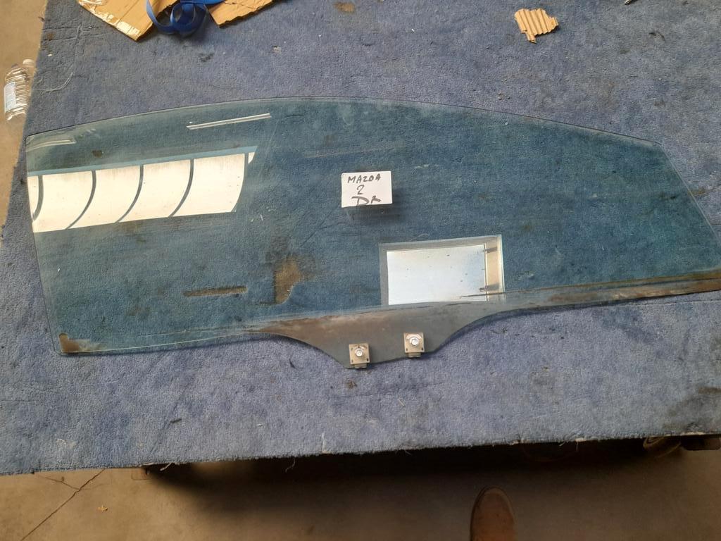 Carreau de porte DROITE pour MAZDA 2 3 portes de 2009, Enlèvement, Utilisé, Mazda
