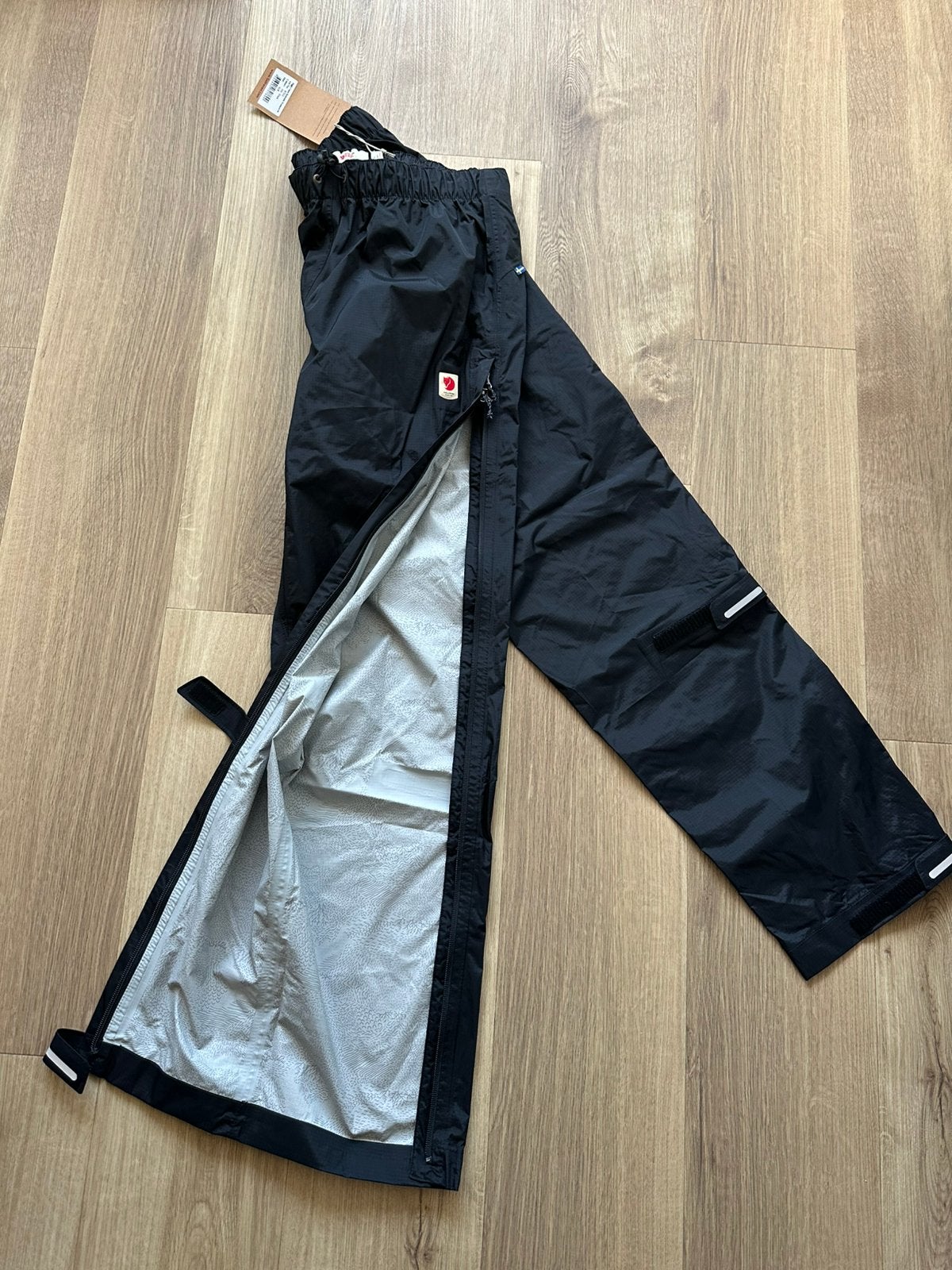 Fjallraven regenbroek, Maat 38/40 (M), Zwart, Nieuw, Ophalen of Verzenden