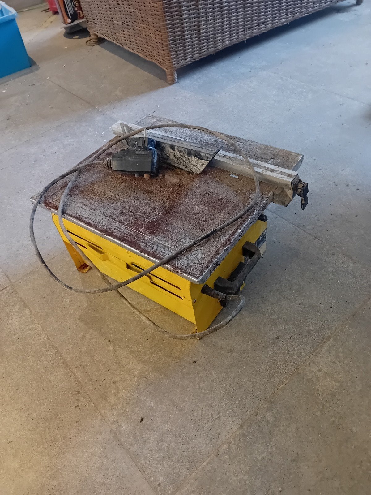 Tegelzaagmachine, Enlèvement