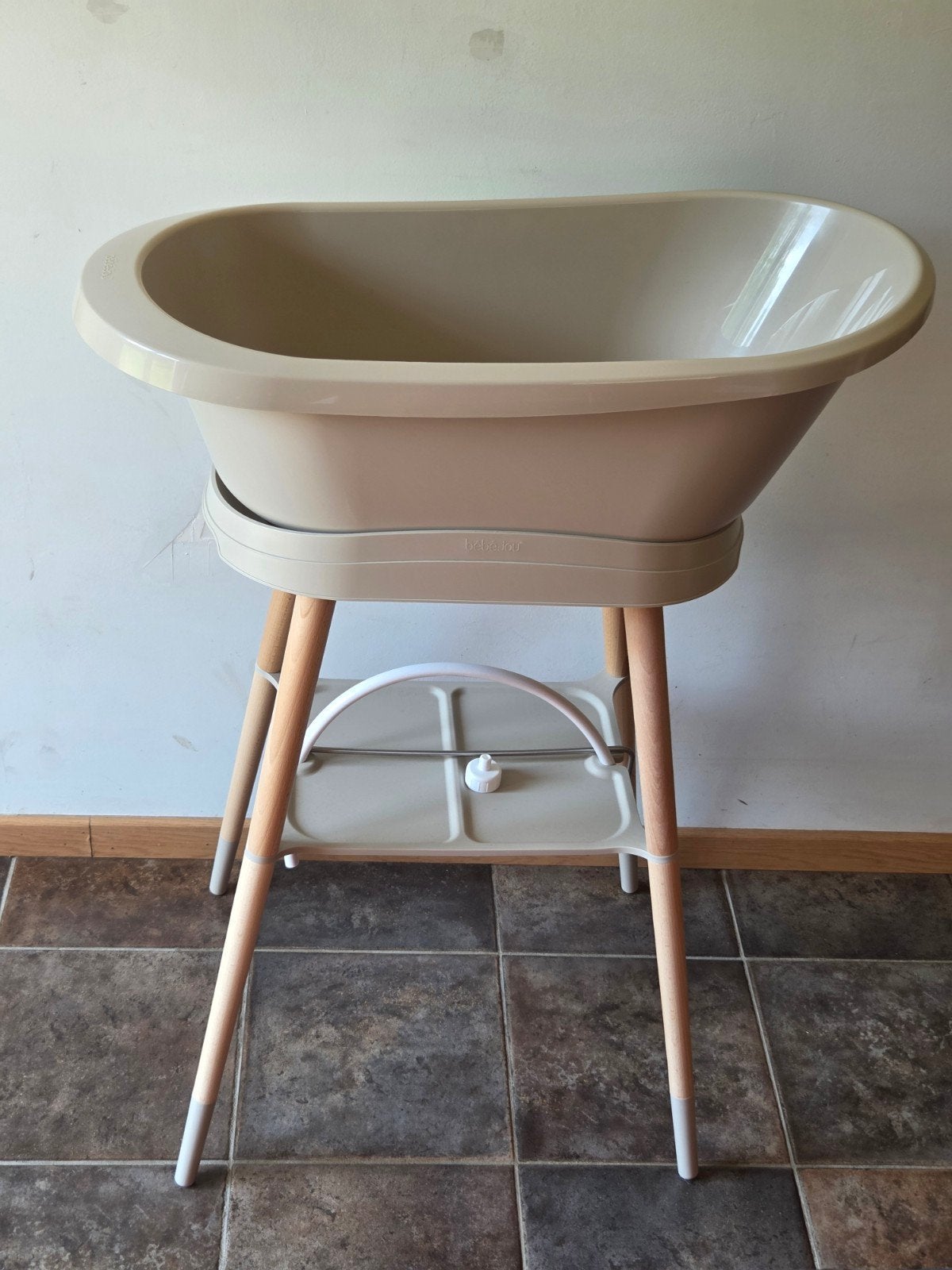 Bébé-Jou Sense babybad met houten standaard – Beige/Taupe –, Ophalen, Zo goed als nieuw, Badje, Bébé-jou