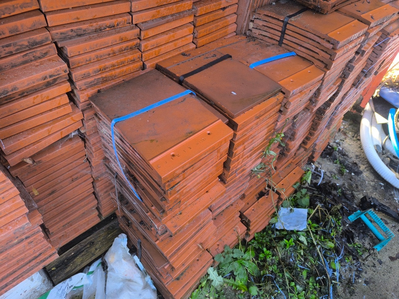 Vends lot de tuiles plates koramic 301 (terre cuite) 850€, Enlèvement ou Envoi, Bois, Tuiles