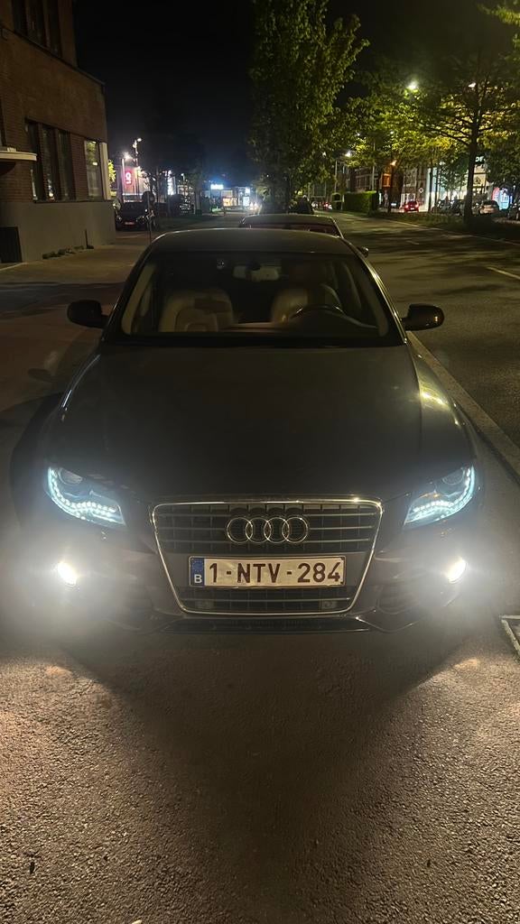 Audi A4 08/2010, Autos, Cuir, Achat, Ordinateur de bord, Boîte manuelle