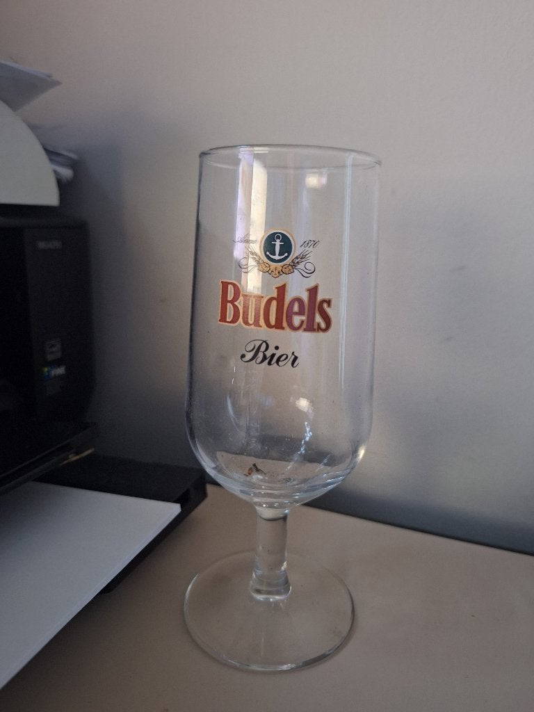 bierglas op voet budels bier, Ophalen of Verzenden, Zo goed als nieuw, Bierglas