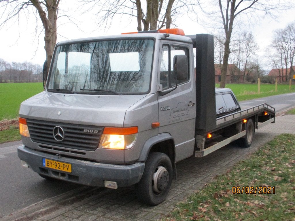 Mercedes 609D Vario afsleepauto oprijwagen Rijbewijs B, Auto's, Bestelwagens en Lichte vracht, Beige, 4 cilinders, 4000 cc, Sound system