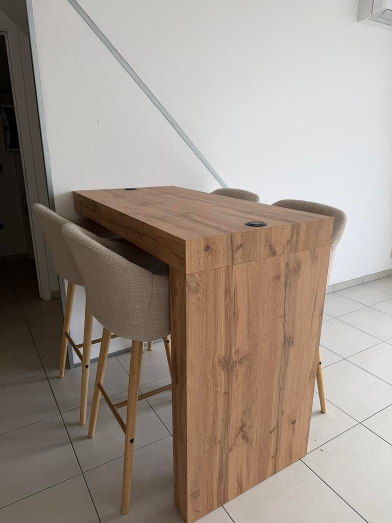 Chaises hautes + Table en bois, 90 cm ou plus, Avec repose-pieds, 4 tabourets, Enlèvement