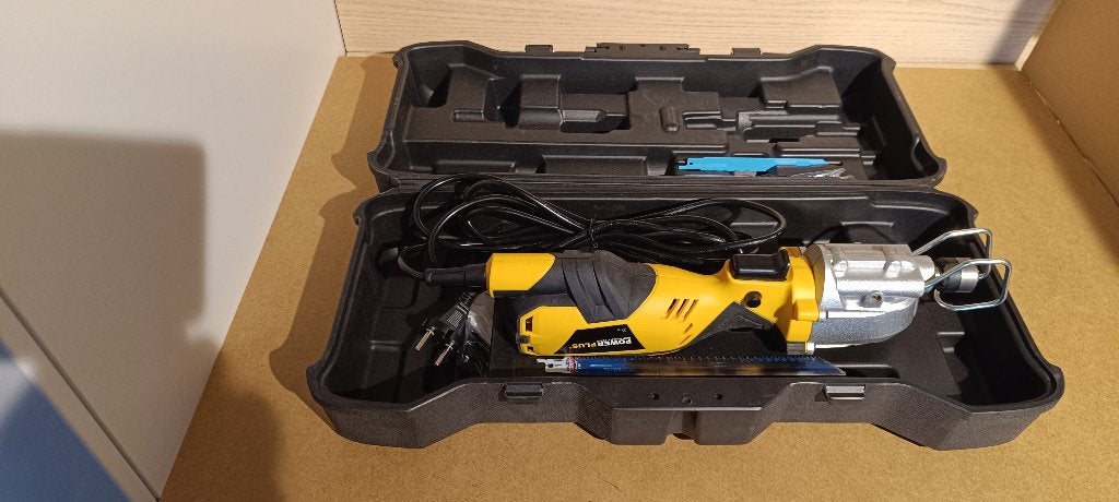 Scie sabre une main Powerplus X POWX1415 600W quasi neuve, 600 à 1200 watts, Enlèvement ou Envoi, 70 mm ou plus, Scie sabre
