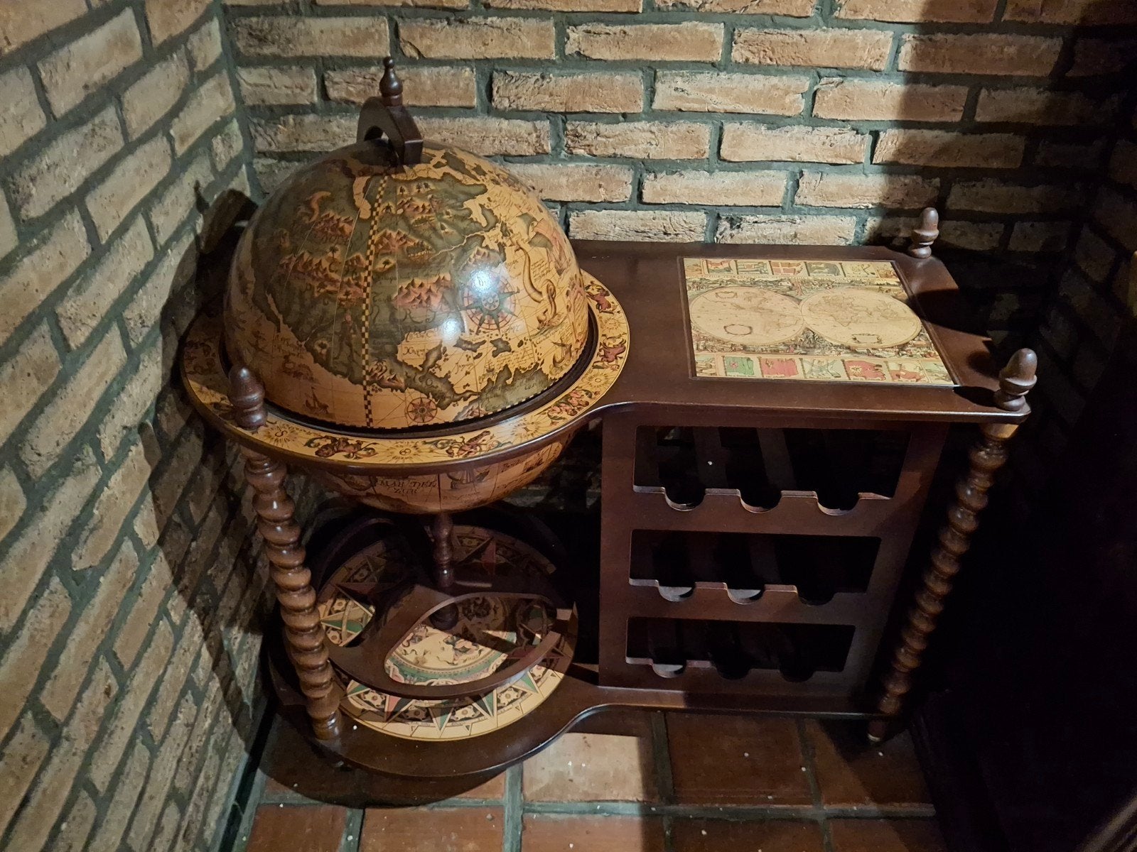 Prachtige wereldbol bar met wijnrek. 1 geheel., Antiek en Kunst, Ophalen