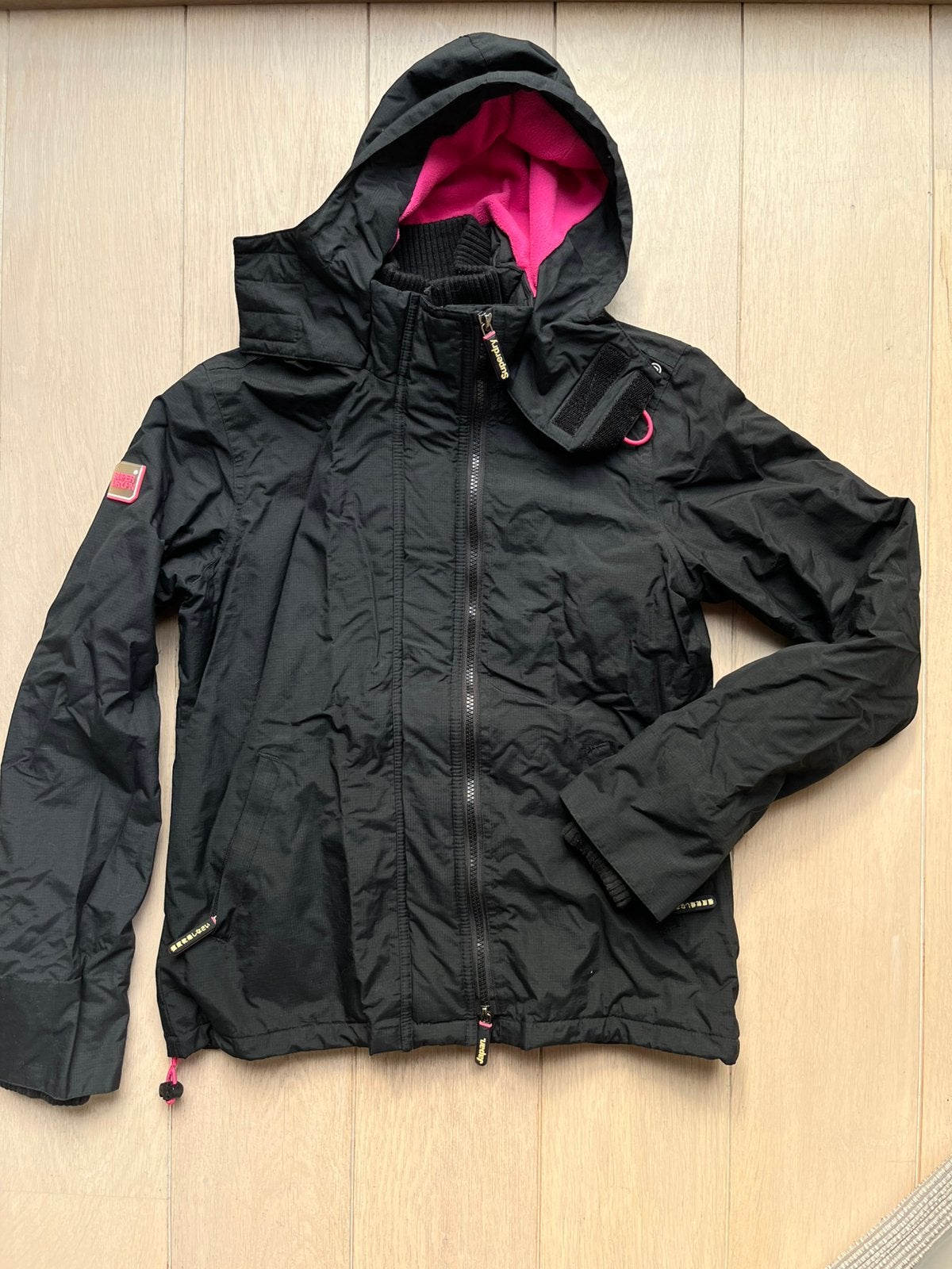 Winterjas Superdry maat M, Kinderen en Baby's, Kinderkleding | Maat 176, Ophalen of Verzenden, Zo goed als nieuw, Jas