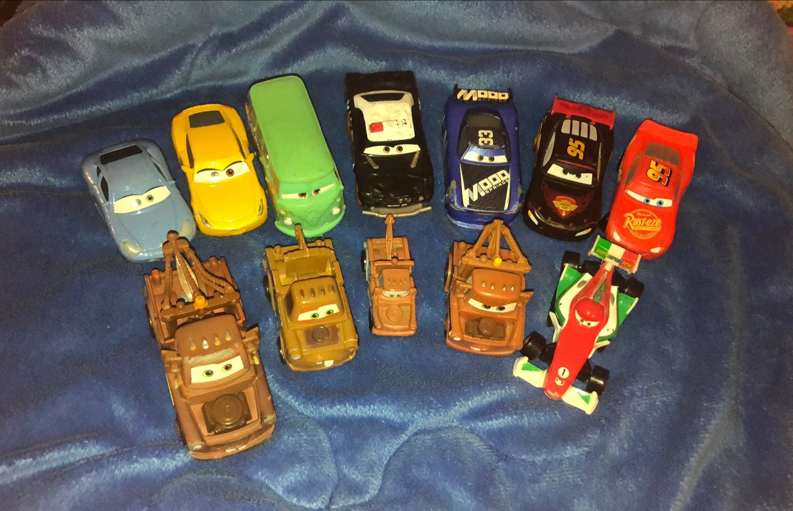 12 voitures Cars Disney Pixar, Utilisé