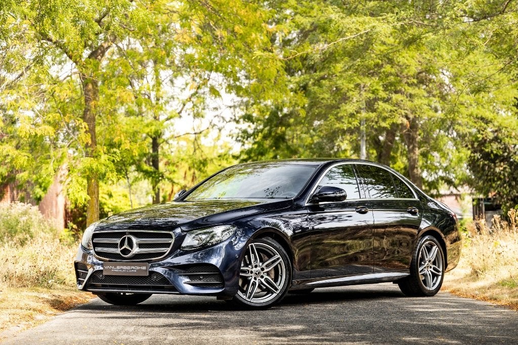 Mercedes E200d AMG Berline * 360 * Widescreen * Nappe Leder, Auto's, Automaat, Dealer onderhouden, Achterwielaandrijving, 4 cilinders
