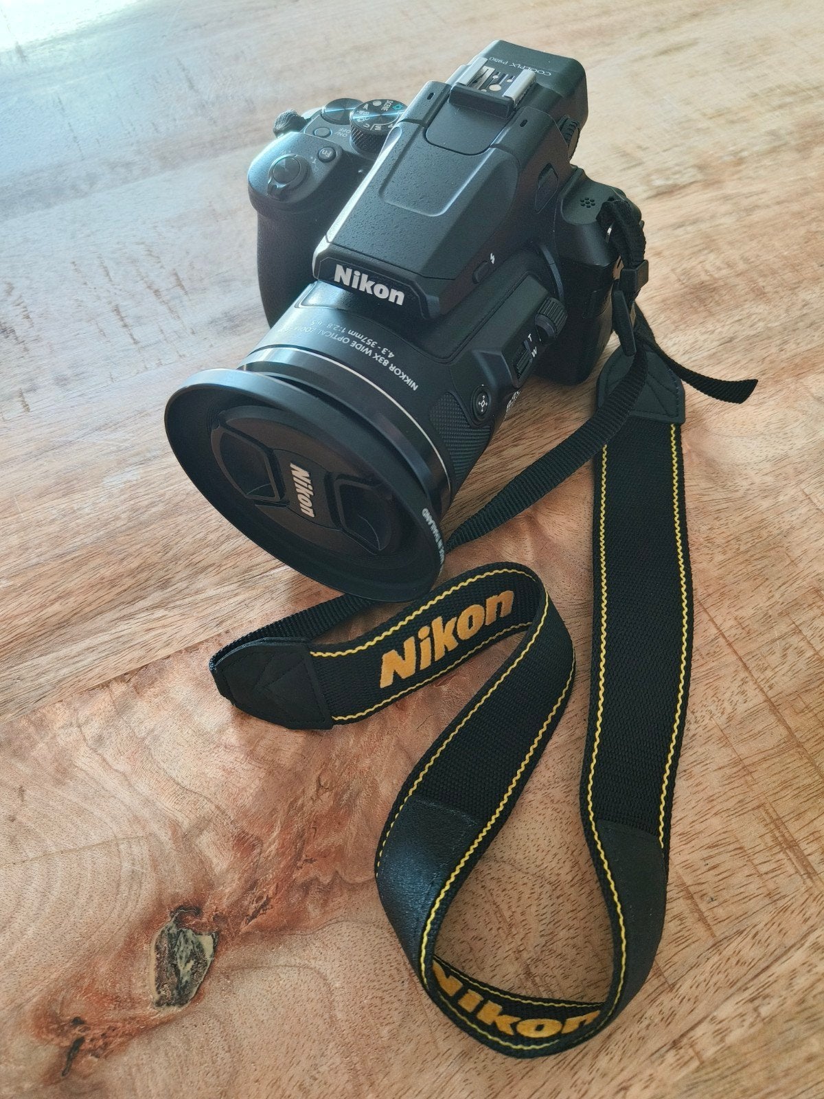 Nikon Coolpix P950 inclusief accessoires, TV, Hi-fi & Vidéo, Flash intégré, Câble USB, Comme neuf, Enlèvement