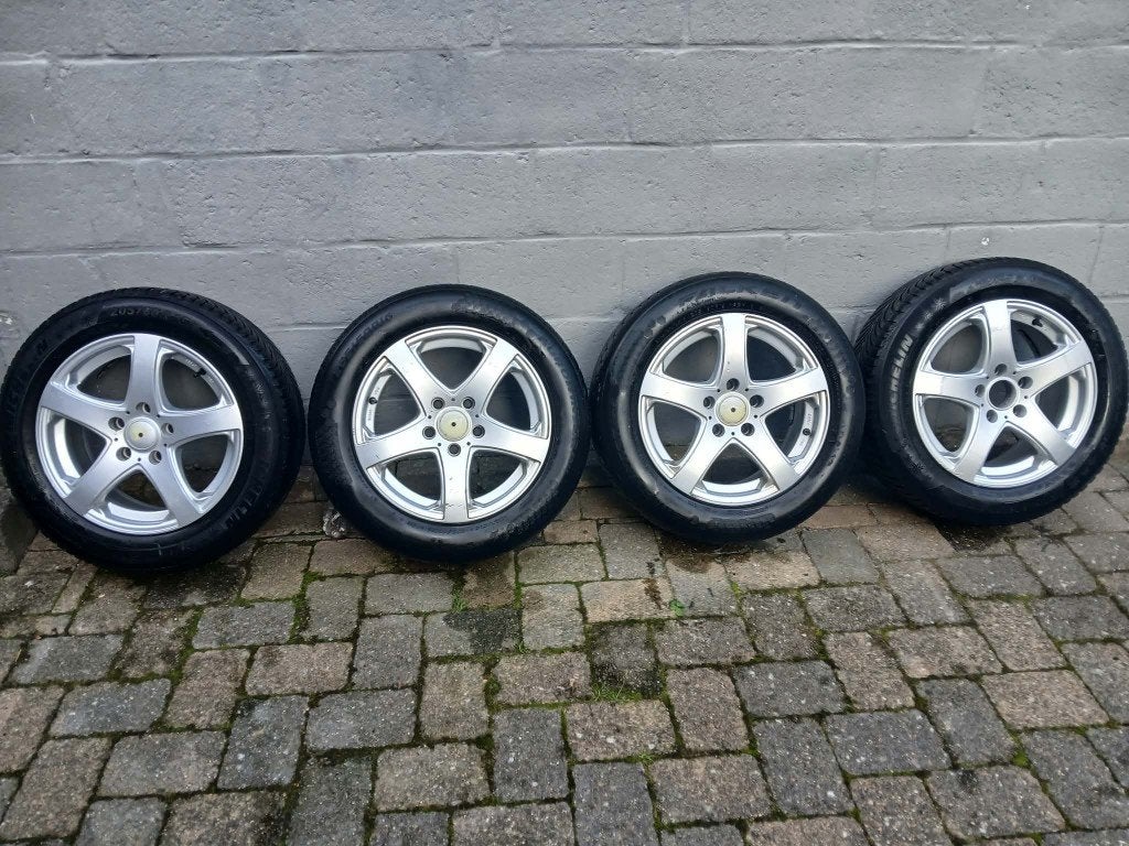 Jantes + pneus hivers 205/60 R16 (usés) PETIT PRIX, Autos : Pièces & Accessoires, Pneus hiver, 16 pouces, Véhicule utilitaire