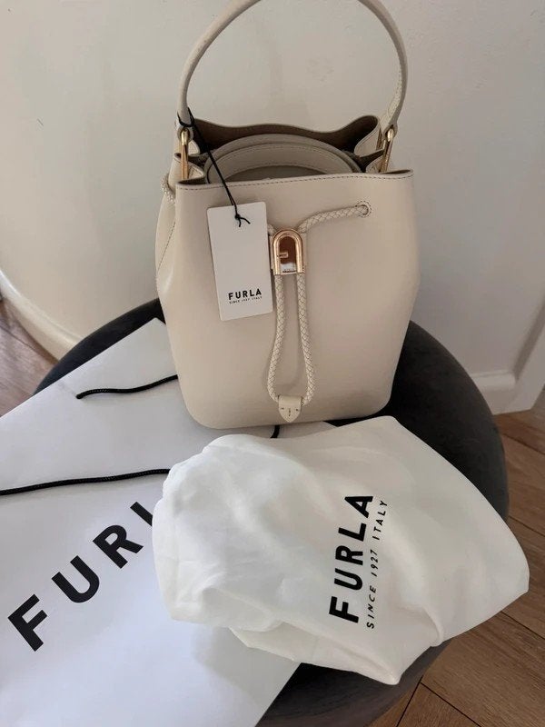 Exclusieve FURLA LIPARI Bucket Bag | Marshmallow Kleur, Ophalen of Verzenden, Nieuw, Beige, Leer