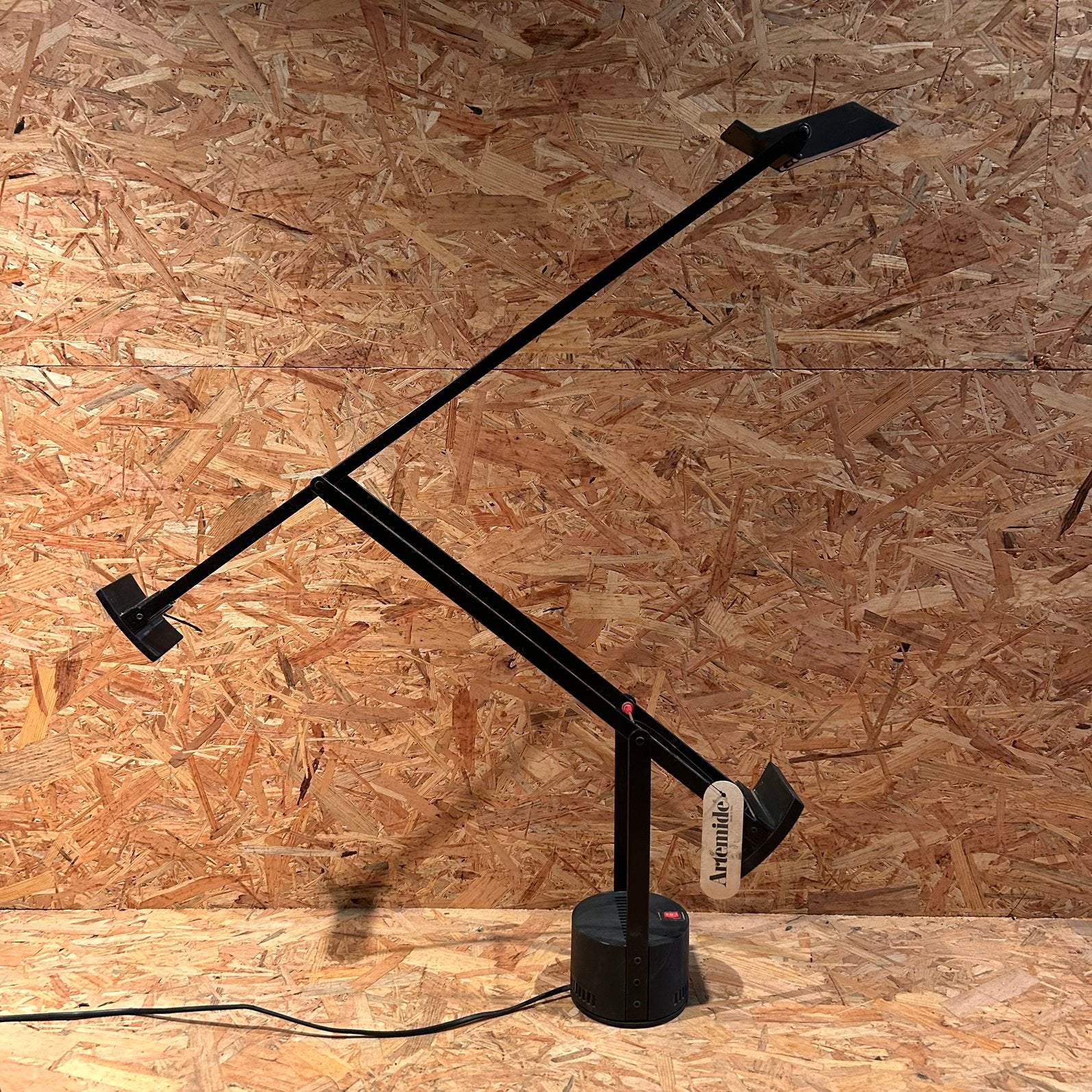 Artemide - Tizio, Enlèvement