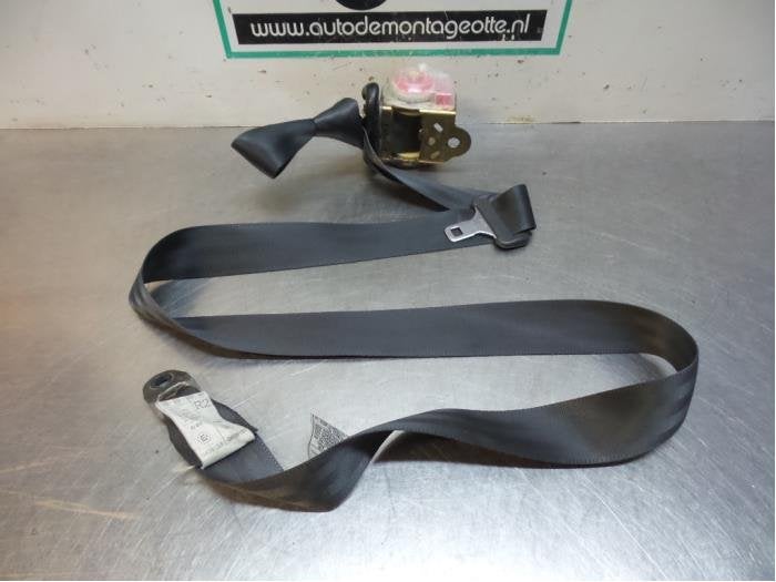 Veiligheidsgordel rechts-achter van een Toyota Yaris (Yaris, Auto-onderdelen, Interieur en Bekleding, Gebruikt, -, -, Ophalen of Verzenden