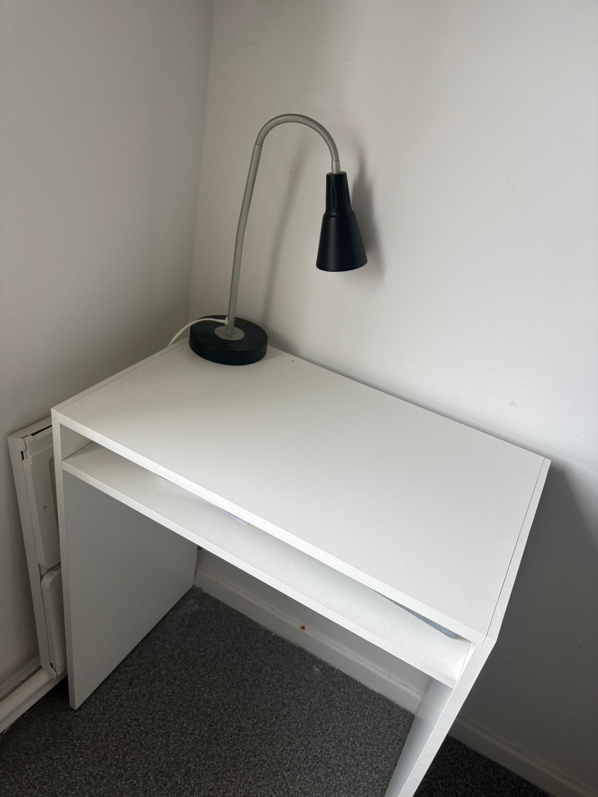 Petit bureau ikea blanc avec tablette intégrée, Enlèvement, Comme neuf