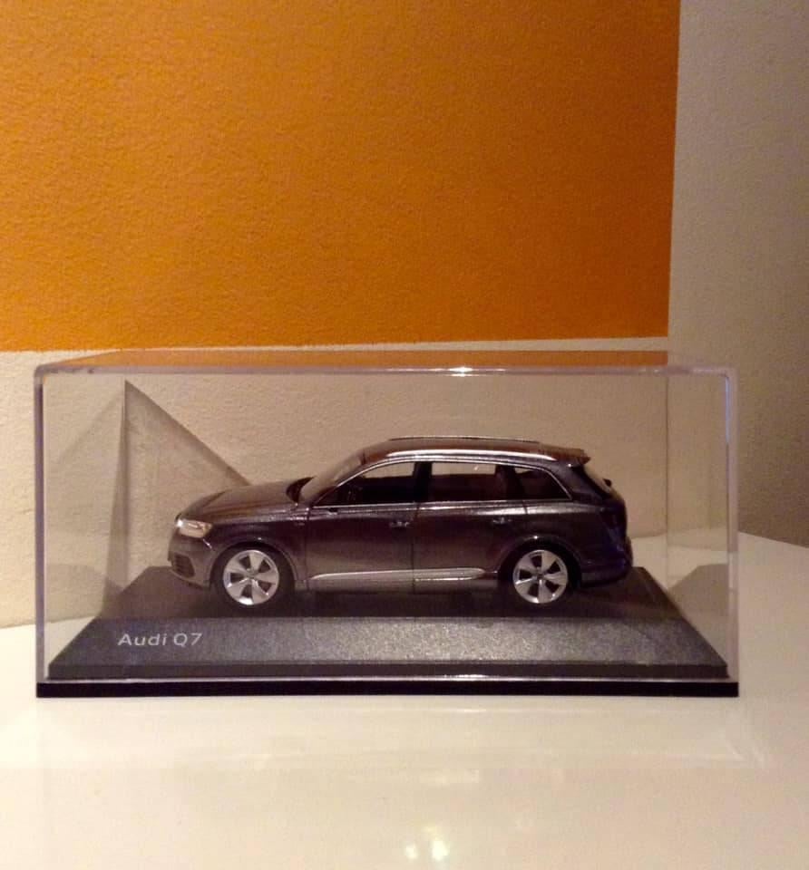 Audi Q7 SUV 2015 grafietgrijs 1:43 Spark (dealerversie), Ophalen of Verzenden, Nieuw, Auto's