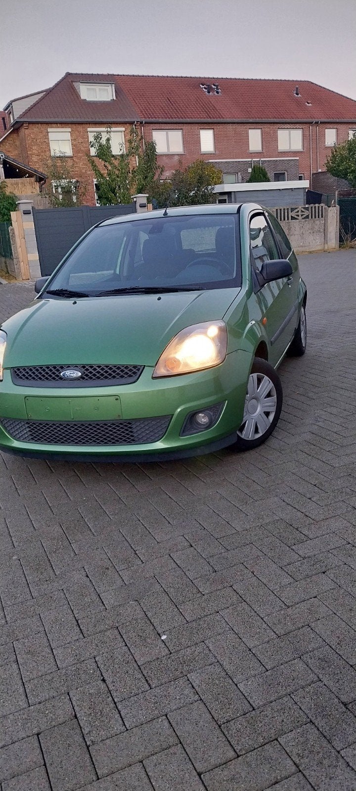ford fiesta essence a vendre propre avec 159000km, Autos, Achat, Boîte manuelle, Particulier, Fiësta