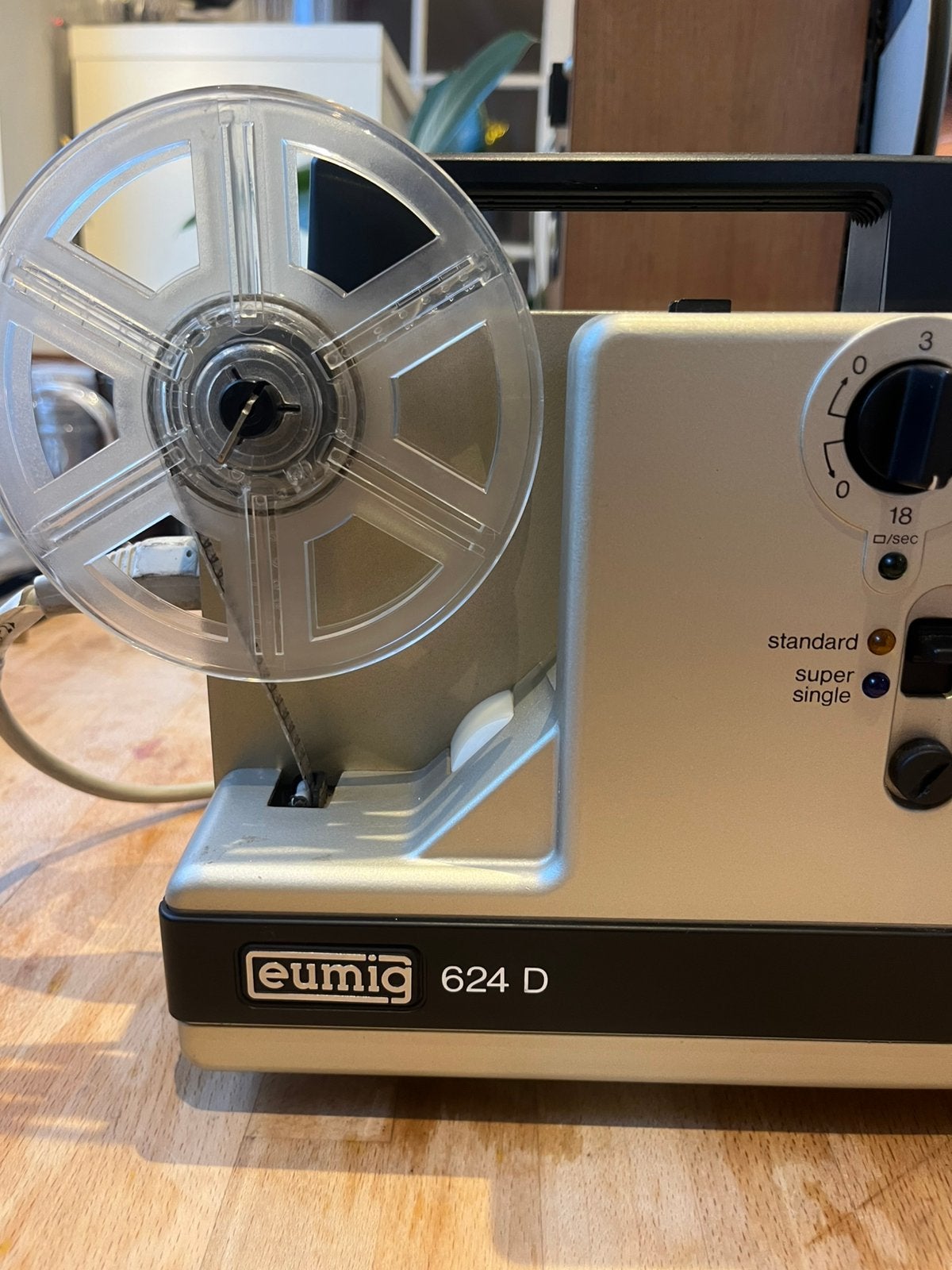 EUMIG 624D, Enlèvement, Projecteur