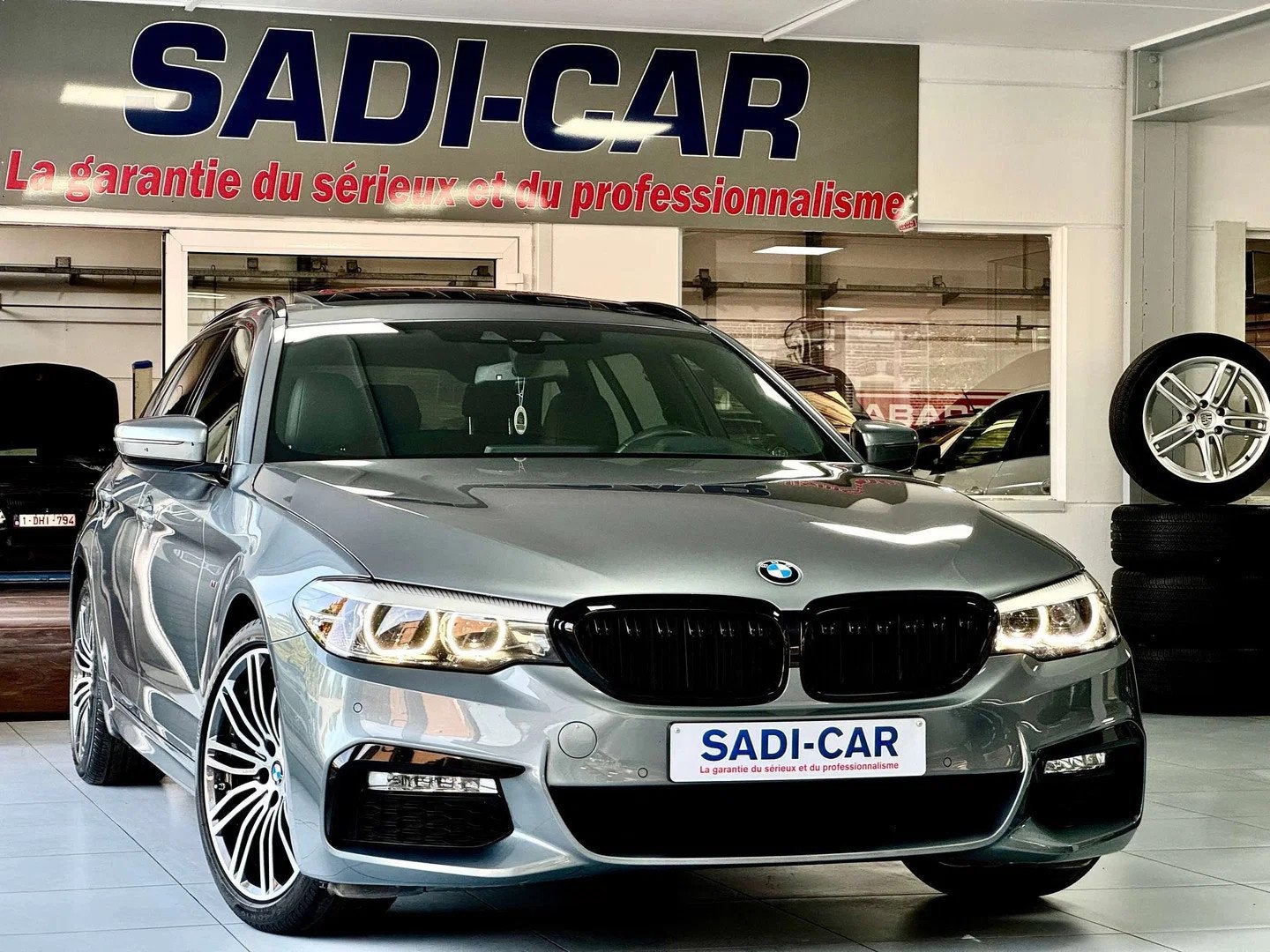 BMW 5 Serie 520 Touring 520 dA 190cv - MPORT EDITION, Auto's, Automaat, 4 cilinders, Leder, Bedrijf
