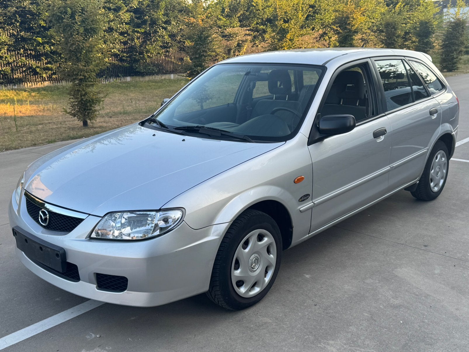 Mazda 323f 1.3i Benzine Airco. 90.000 KM Handelaar-Export, Auto's, Mazda, Particulier, Airconditioning, Benzine, Euro 3, Stadsauto