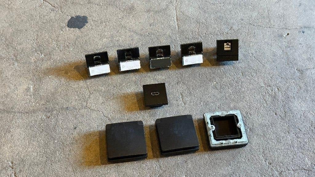 LeGrand RJ45 + Niko Hydro adapter, Bricolage & Construction, Enlèvement ou Envoi, Neuf, Autres marques, Autres types