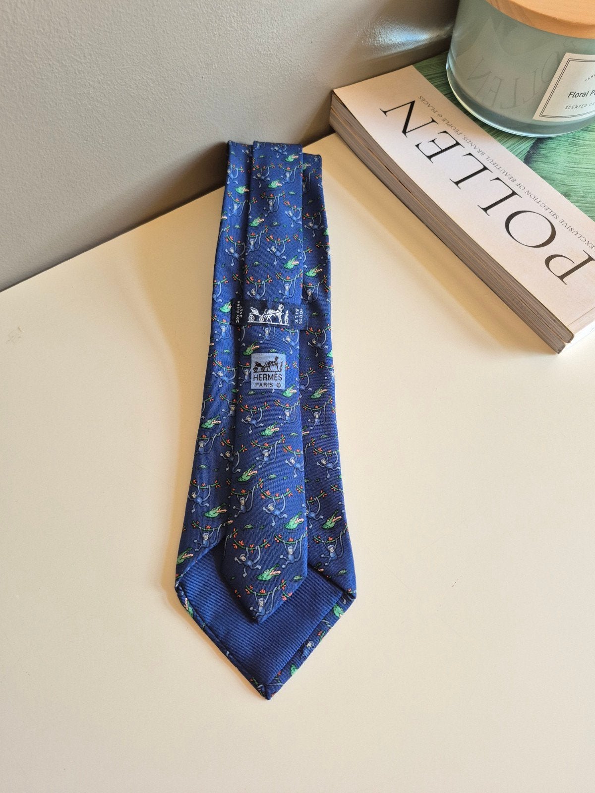 Cravate Hermès Soie – Motif Singes & Crocodiles – Réf 7682TA, Vêtements | Hommes, Enlèvement ou Envoi, Bleu, À motif