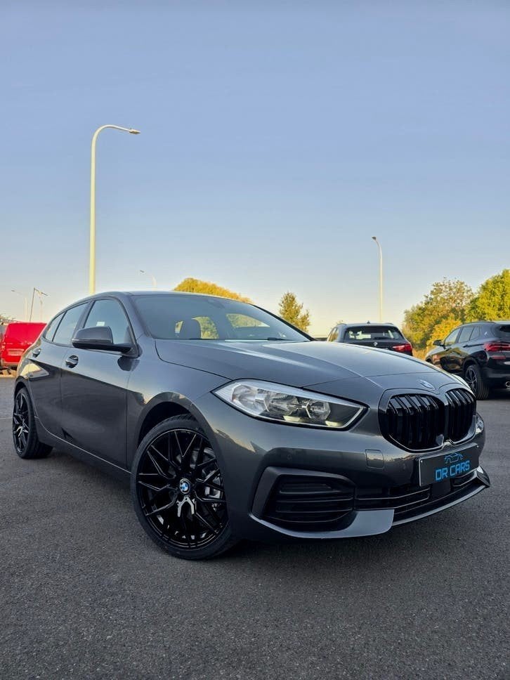 Bmw 118i Sportline-136Pk//Led//Navi//Pdc//Carplay-19"Velgen, Auto's, 1 Reeks, Euro 6, Bedrijf, Dealer onderhouden