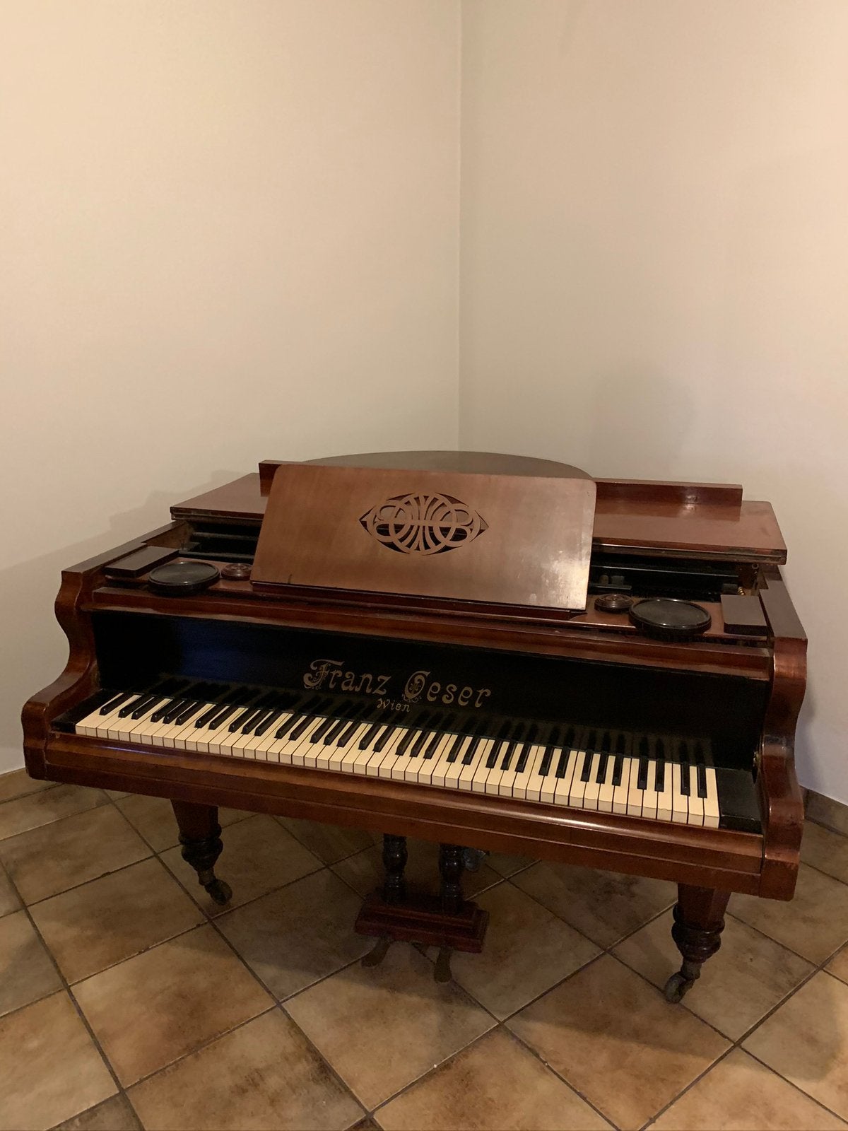 Oude vleugelpiano, Muziek en Instrumenten, Piano's, Ophalen, Gebruikt, Bruin, Vleugel