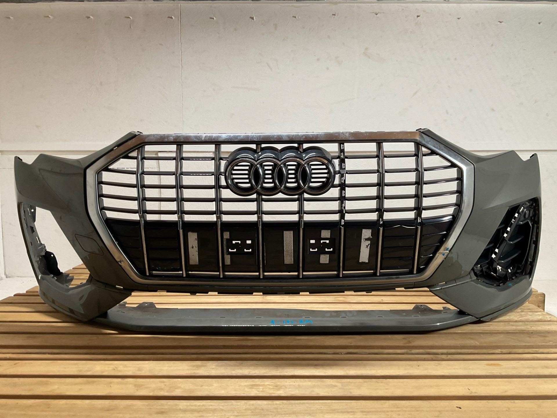 Bumper Audi Q3 83A S-LINE SLINE 19-25 Voorbumper A-151-RM, Gebruikt, Voor, AUDI AG, Auto-Union-Strasse 1
85045  Ingolstadt, DE
