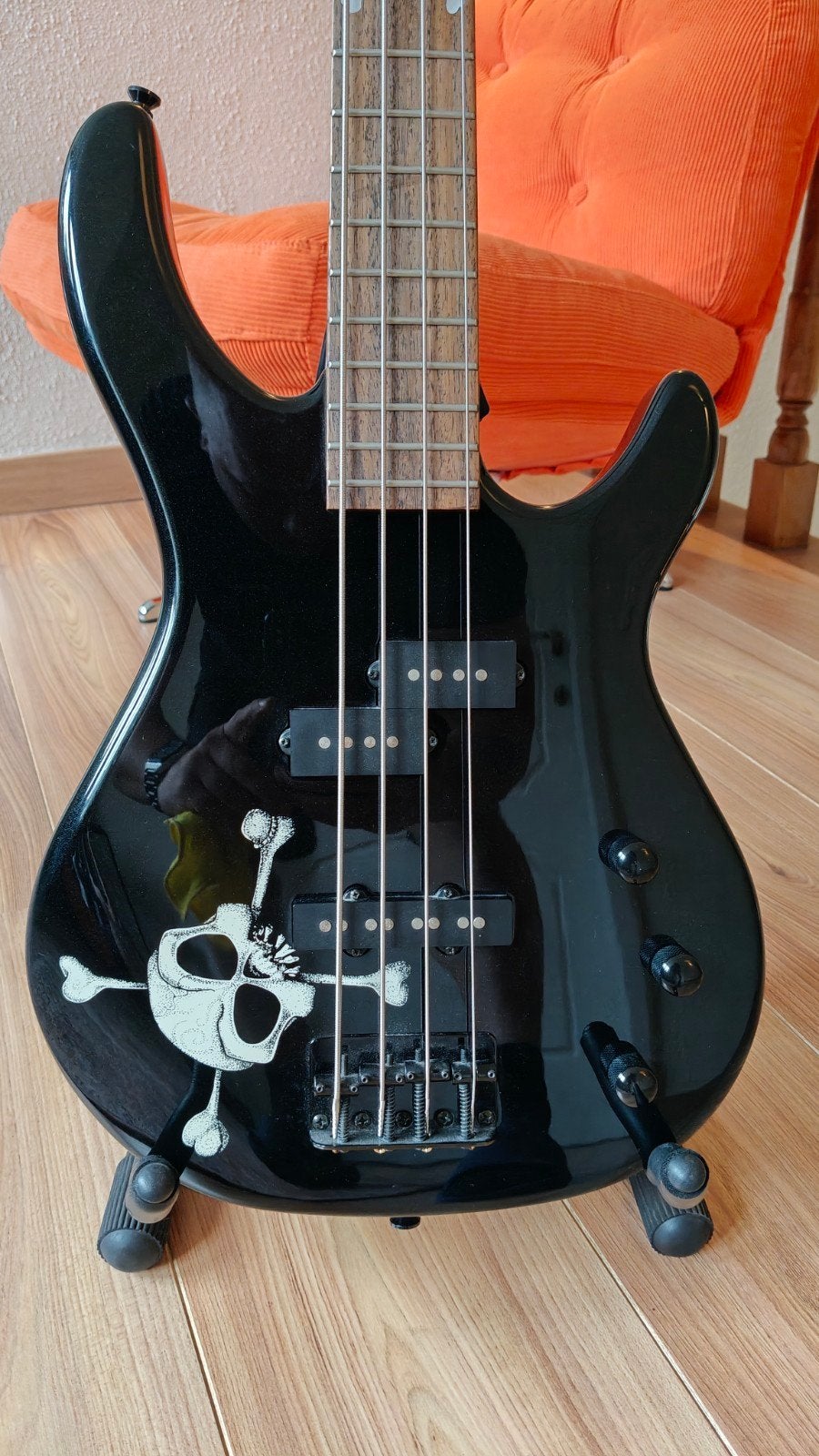Squier MB-4 Skull and Crossbones 2007, Enlèvement, Électrique