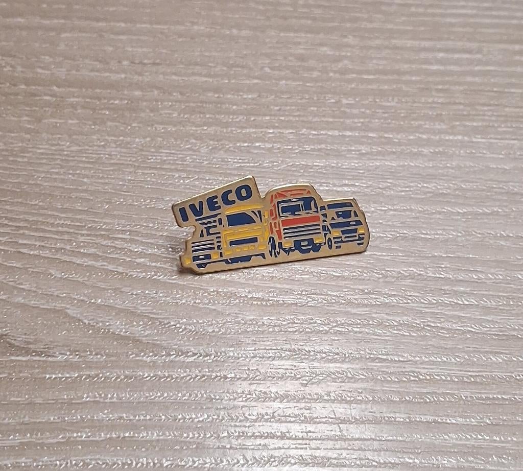 PIN - IVECO - TRUCK - CAMION, Envoi, Utilisé, Transport, Insigne ou Pin's
